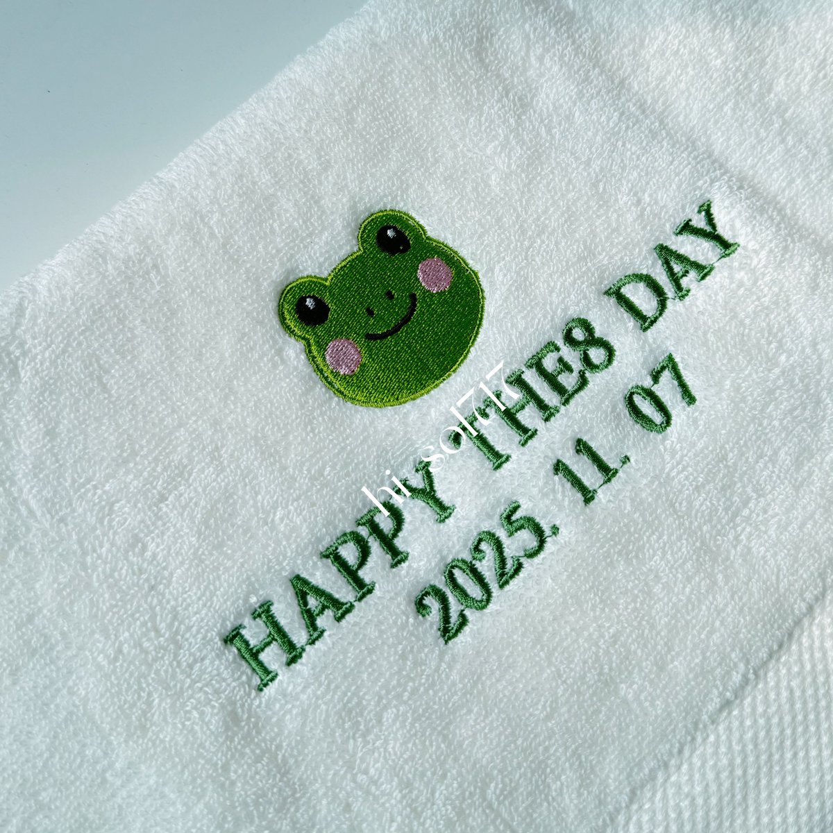 ❥ · ﾟ₊ 𝙃𝘼𝙋𝙋𝙔 𝙏𝙃𝙀𝟴 𝘿𝘼𝙔 𝗘𝗩𝗘𝗡𝗧

💚 명호야 생일 축하해 💚
생일을 맞아 제작한 수건드릴게요 :)
(완전 화이트아니고, 노란끼있어요)
많관부 🫰🏻

✨ 참여방법 ✨
- #RT + #follow 하기
- 타돌,거래,알티,구독계 ❌오직 캐럿만💎
- 당첨인원 : 총5명 (팔프3/캐럿2)
> 팔프 참여율이