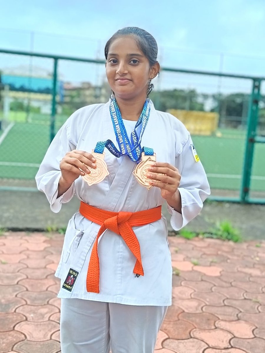 Proud achievement!  Our student Nihareeka of Class 6 won a Bronze at the Goa Open International Karate Championship 2025!  Congratulations!
#HQKNA #WNC #CBSE_ROBLR #IN_NESNavy