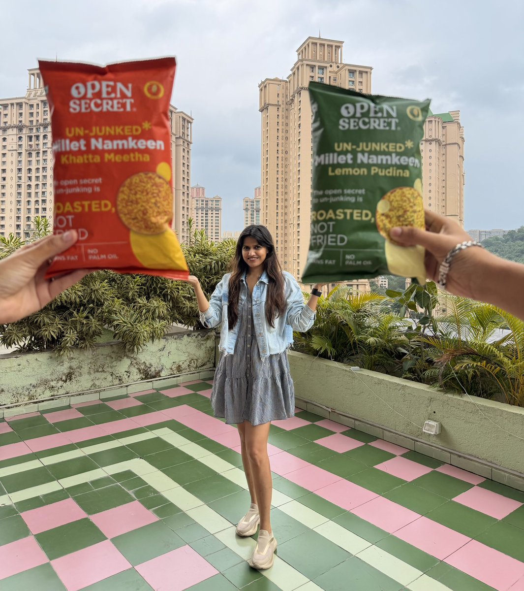 GautamAhana's tweet photo. ๐ Big news! Weโve just launched the newest member of our #Unjunked family - Open Secret Millet Namkeen!
India loves its namkeen, and we love India - so we wanted to make your favorite savory snack better for you without losing that irresistible crunch.
- Made with Jowar & Ragi
- Roasted, not fried
- No palm oil
When we launched Unjunked Bhujia, your love blew us away.
The messages, the reorders, the DMs - it was clear: you wanted more ways to snack smart.
So here we are - back in your snack drawer with 3 classic Indian flavors you already adore:
๐ฅญ Khatta Meetha
๐ฟ Lemon Pudina
๐ถ๏ธ Chilli Chatpata
Theyโre live now on our website and on Blinkit (yes, that means you can try them in 10mins!).
Weโd love to know - which flavor will you try first? Drop it in the comments ๐
And tag a friend whoโs forever reaching for namkeen during chai time โโค๏ธ
#Unjunked #HealthySnacking