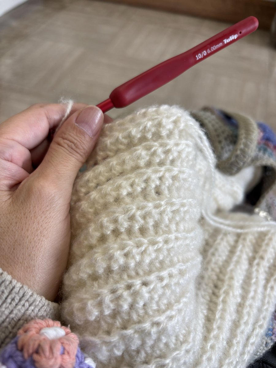 takapipi_3's tweet image. おこんにちは😌今日は歯医者でモバ編み🧶してます😇
#編み物好きな人と繋がりたい 
#ネックウォーマ