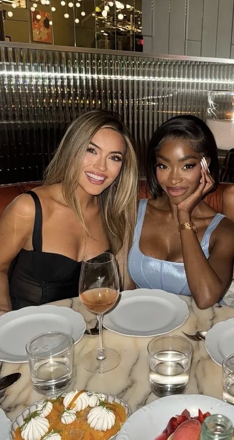 iampablorodenas's tweet image. After the reunion, what has become clearer is that the two of them are the most real of the show. They are always on the right side of the story. #SellingSunset #SellingSunsetReunion