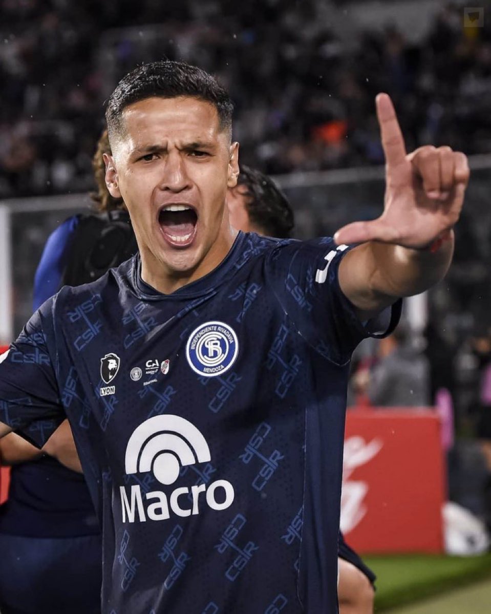 FutbolistaPy_'s tweet photo. 🇵🇾 Doble grito paraguayo en la gloria de Mendoza: Alex Arce (gol en los 90') e Iván Villalba (tanda de penales) lideraron a Independiente Rivadavia al título de Copa Argentina 🏆.

Vencieron 5-3 a Argentinos Jrs. https://t.co/iLxoqekTkE