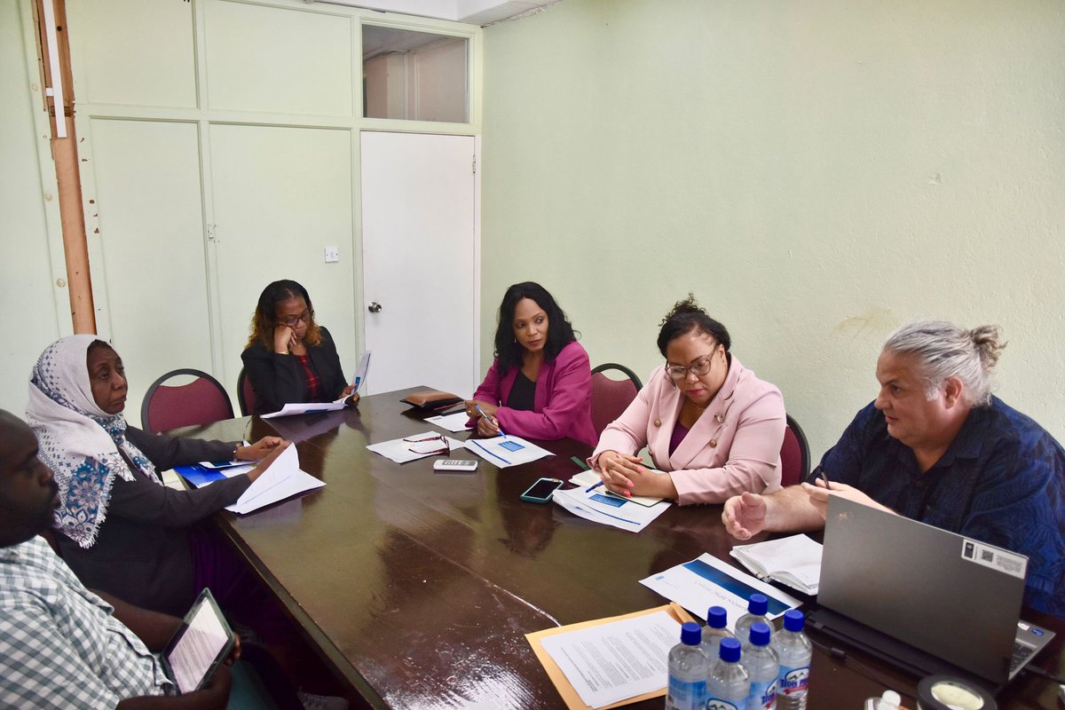 🇩🇲 We had a good meeting with Minister of State Dr. Cassandra Williams &amp; Permanent Secretary Dr. Kyra Paul in the Ministry of Health as we prepare to embark on a new initiative together to deliver better, more inclusive public health services.

#innovation #integrity #inclusion