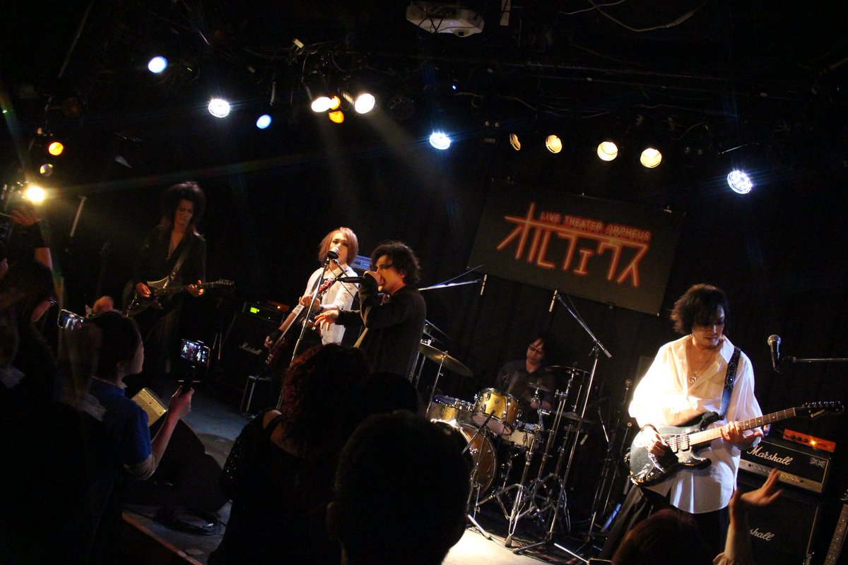 LOSΛ LIΛ tweet media