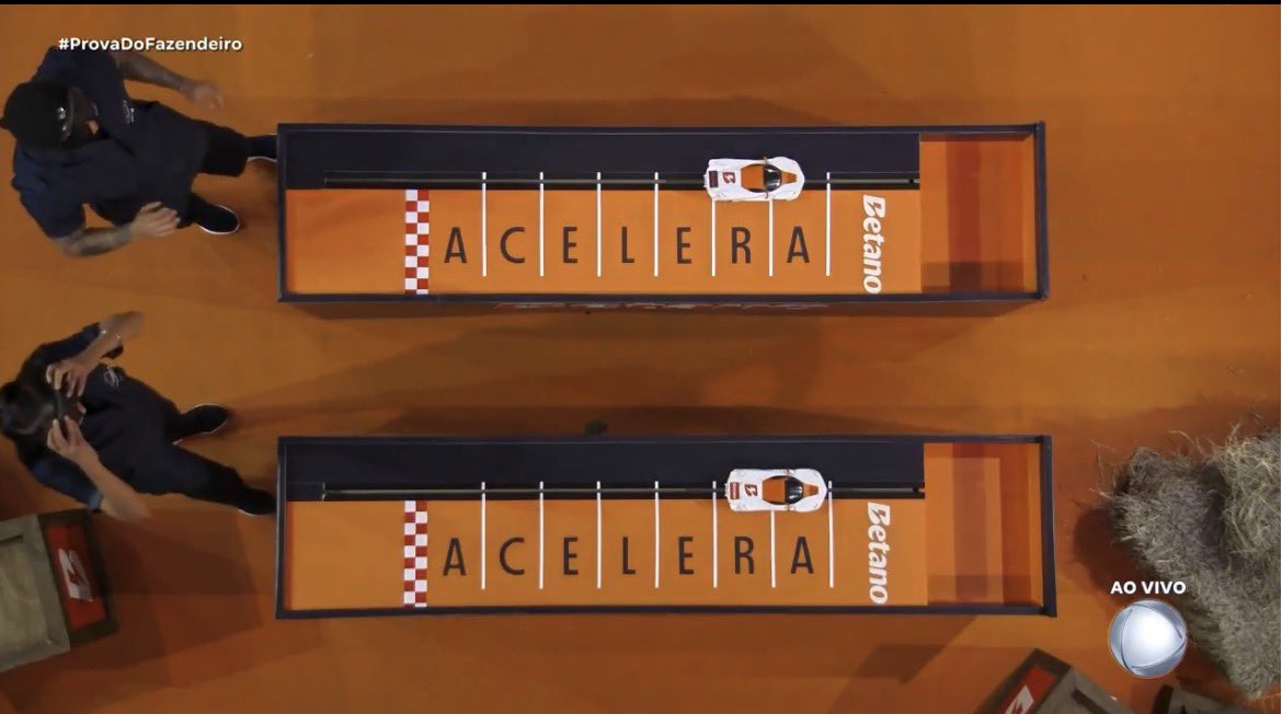 Que loucura é essa #betano#ProvaDoFazendeiro. Passaram vergonha. O fundo do carro dele ainda na letra E. Desta forma, não completou a prova. Por mais que tenham explicado, não convence. Organizaram errado. Vergonha!