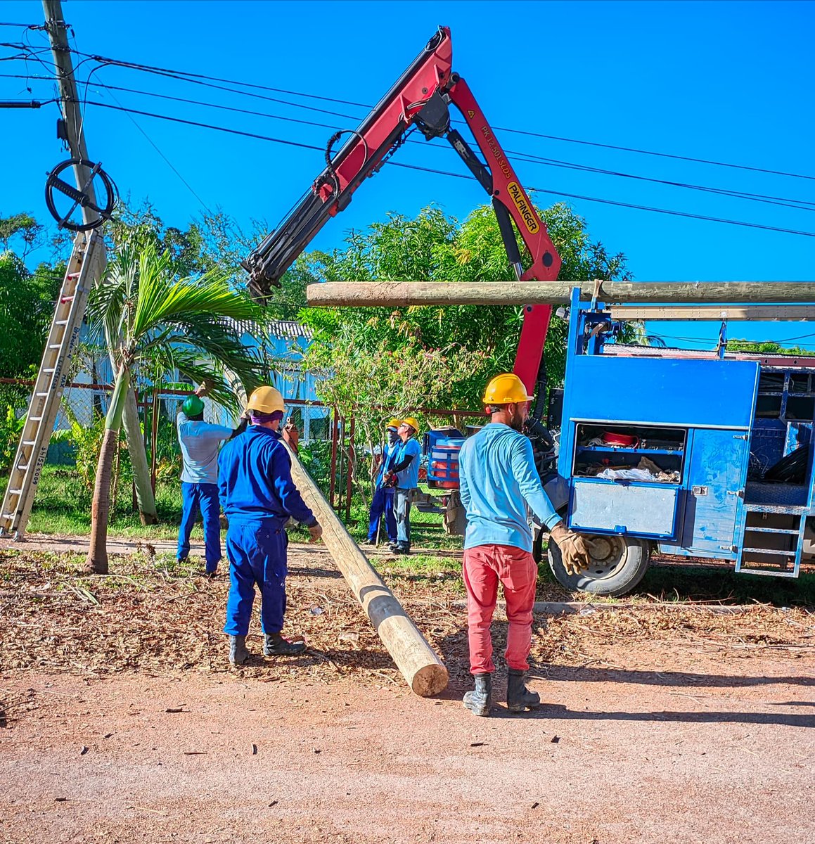comunicacionltu's tweet image. Guantánamo los recibe, como a cada una de las Brigadas de @ETECSA_Cuba del occidente y  centro del país, que extienden la mano solidaria al oriente azotado por el Huracán #Melissa. Se descansa poco, avanza la recuperación.
@ETECSA_Cuba
@NelsonFR71
@YelinReyes
@adonis_silvera