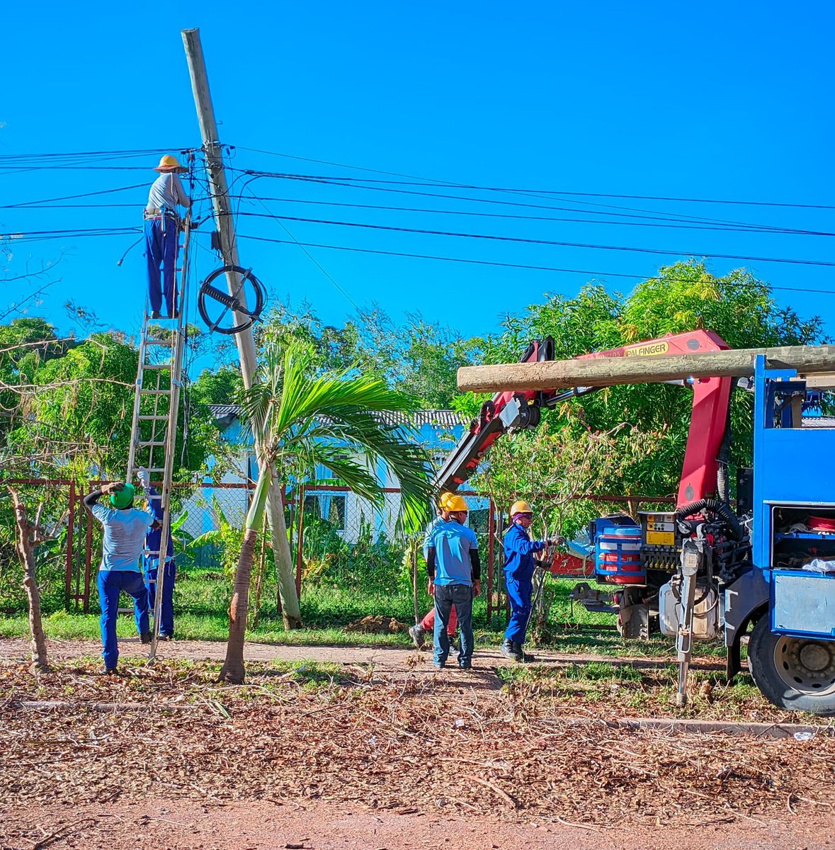 comunicacionltu's tweet image. Guantánamo los recibe, como a cada una de las Brigadas de @ETECSA_Cuba del occidente y  centro del país, que extienden la mano solidaria al oriente azotado por el Huracán #Melissa. Se descansa poco, avanza la recuperación.
@ETECSA_Cuba
@NelsonFR71
@YelinReyes
@adonis_silvera