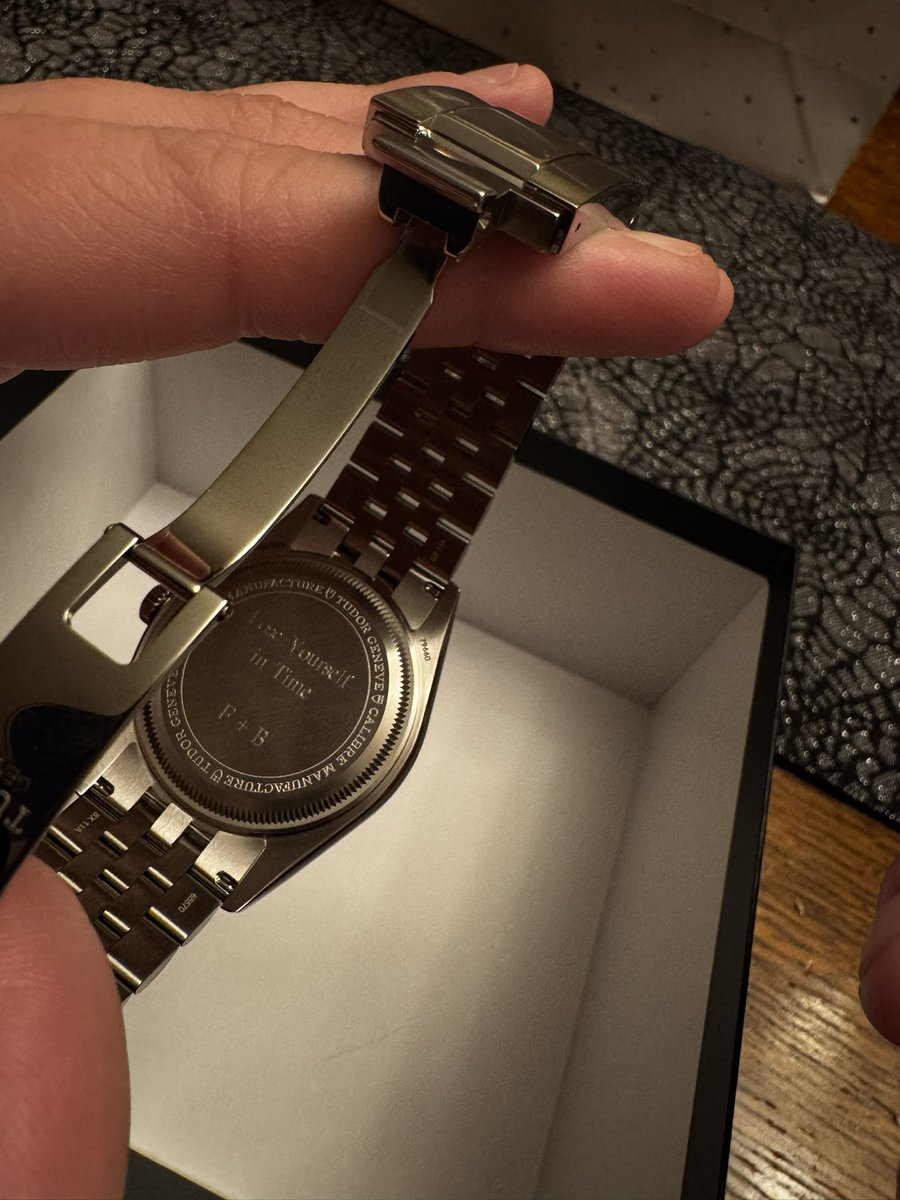 Bigbeth13's tweet photo. 5 years together 💜 Francesca gifted me my engagement watch today. Daydreamers you have to look at the engraving 😭🥰 I love you, Francesca!!! 😘 https://t.co/vH0aazVugT