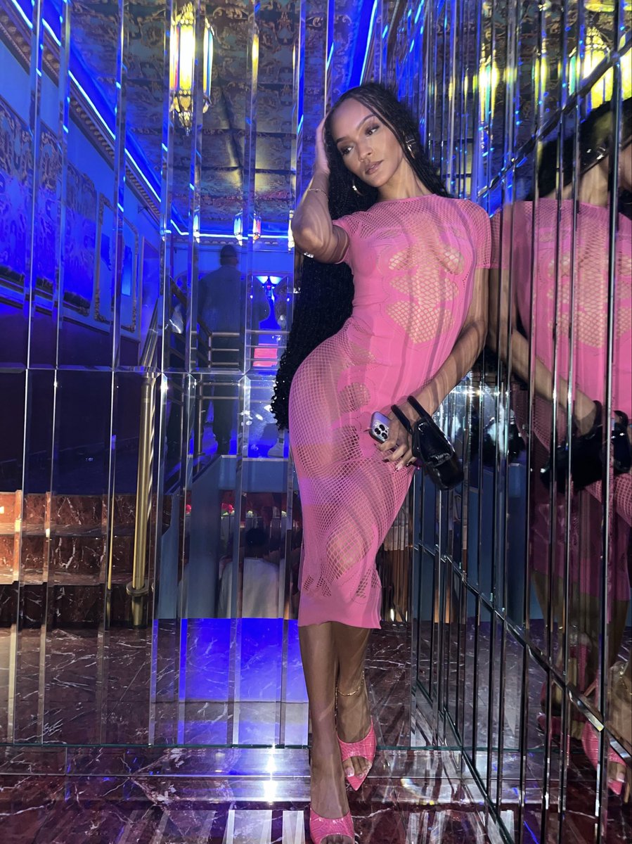 look what the hot body can do 💕
📍 Lagos, Nigeria