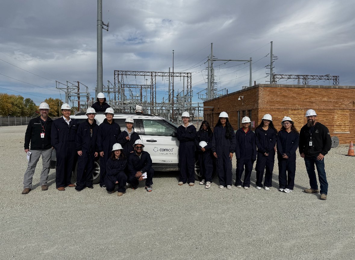 PurdueDataMine's tweet image. Exploring innovation in action! The Data Mine students at ComEd for an insightful site visit on data, energy, and the future of technology ⚡📊

#TheDataMine #ComEd #PurdueUniversity
