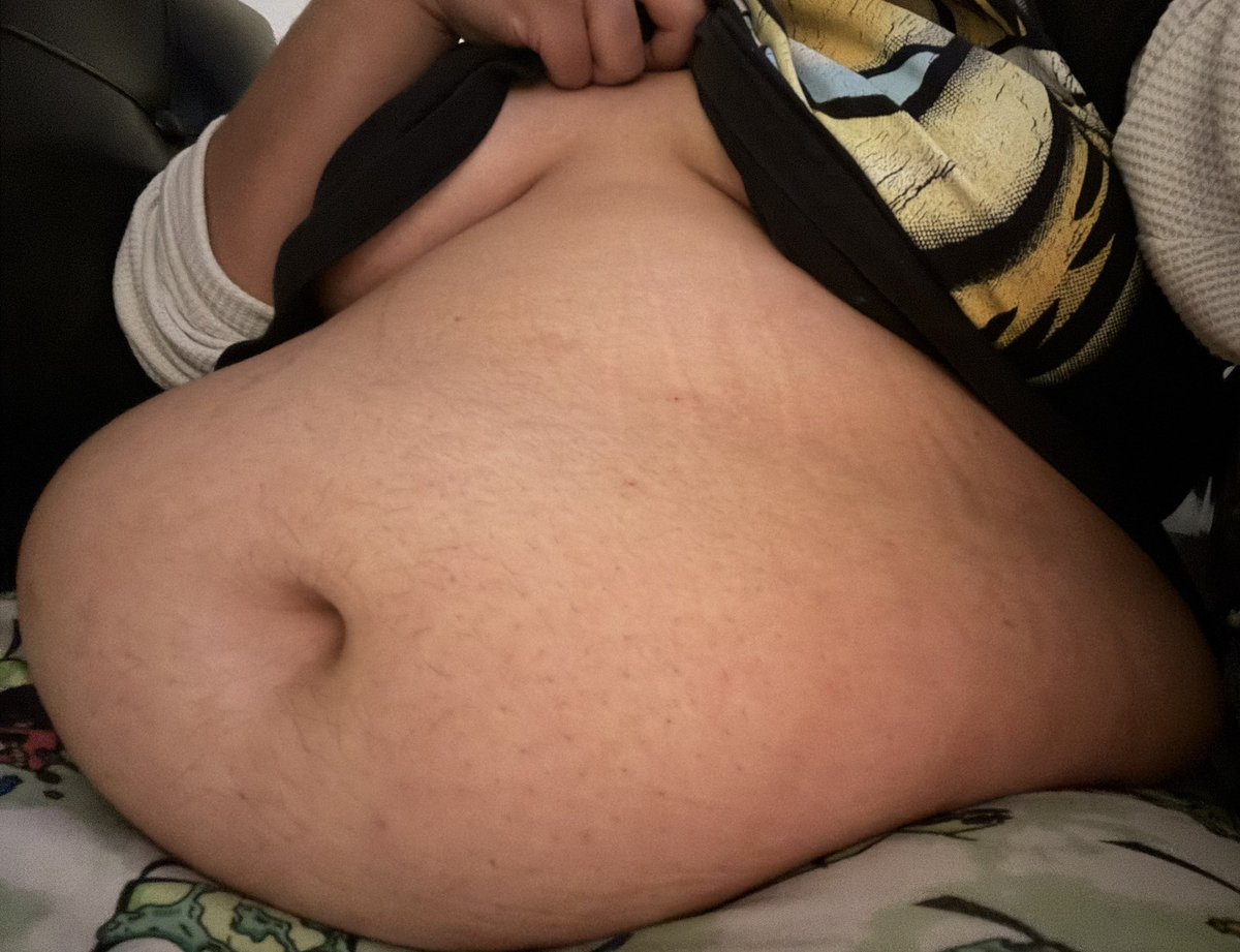 Growingpubby's tweet photo. Hereβs a tummy pic for yβall
#feedeebelly #feedee #feedees #feeder #feeders #fatty https://t.co/y7C7YOySRb