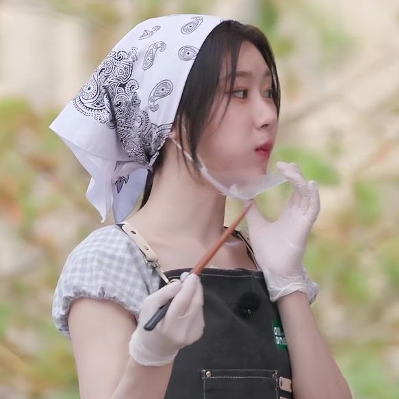 dailychaer's tweet image. monthly chaeryeong eating tweet