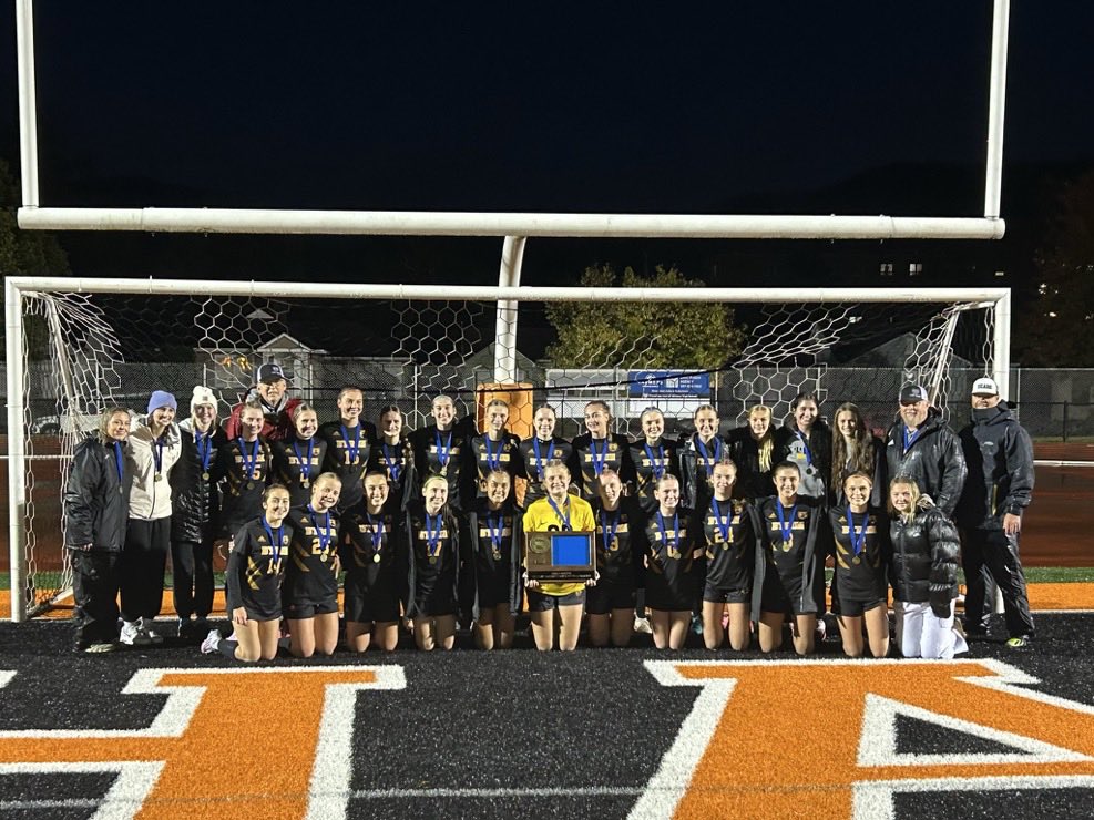 So tonight, don’t think about what’s ending …… think about what it meant!
Because “This Team”, this chapter, this story will live in each of you forever.
❤️ <a href="/LadyBearsFutbol/">𝐋𝐚𝐝𝐲 𝐁𝐞𝐚𝐫𝐬 𝐅𝐮𝐭𝐛𝐨𝐥</a>