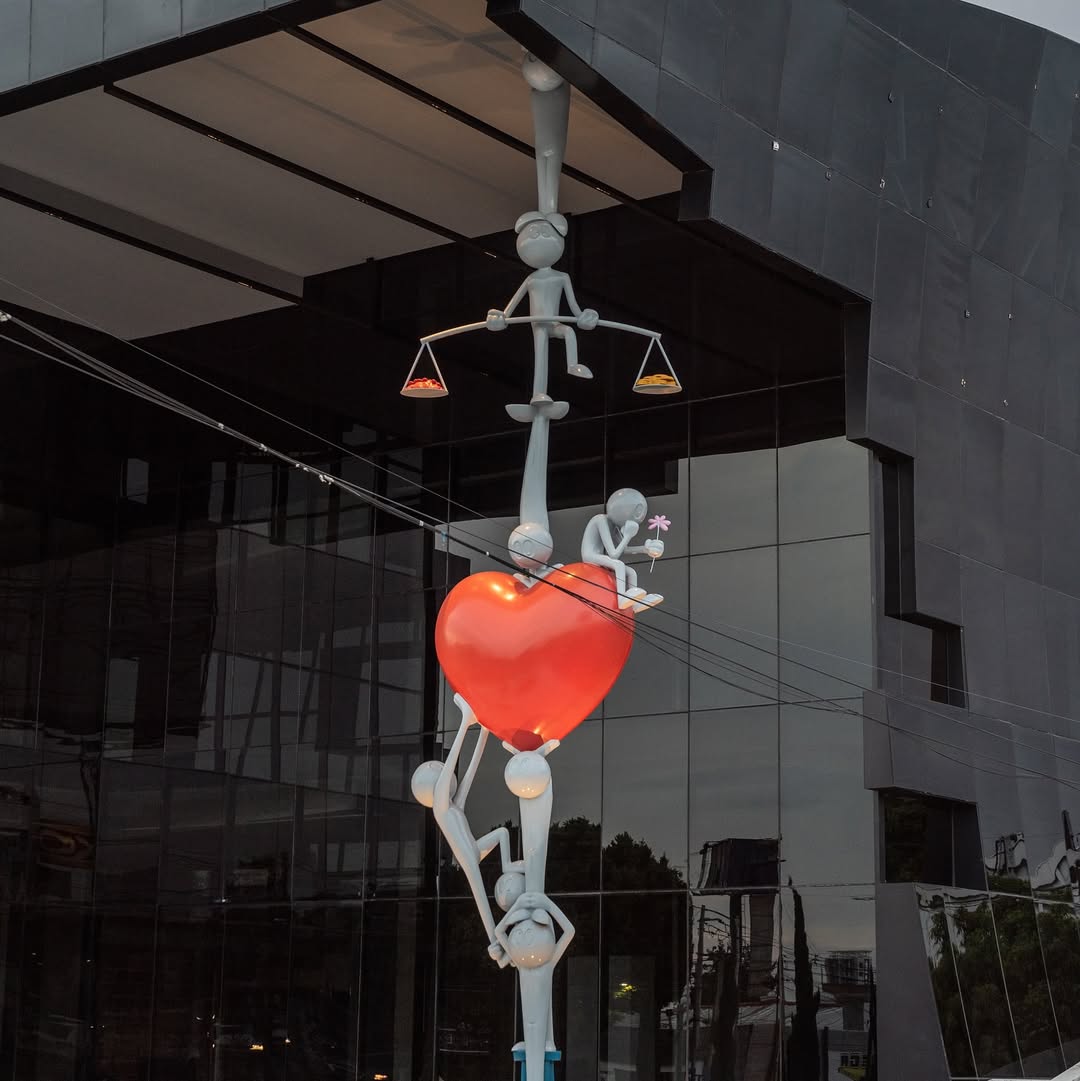 Artful_Explorer's tweet image. The last stage of the Love Pillar project: sanding, painting, and pulling it all together. A true team effort to bring this sculpture to life.
@kaiart

#KaiArt #LovePillar #FinalTouches #ArtSeries #ContemporarySculpture #MexicoArt #CreativeProcess