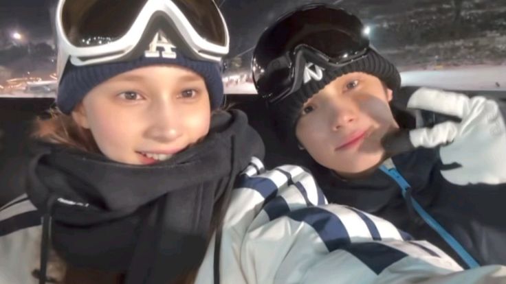 ㅤ
ㅤ
ㅤㅤWhatsAppㅤㅤ:ㅤㅤGen (Z).
ㅤㅤ▔▔▔

ㅤ   anantari.
ㅤ   :  sent you a photo.
ㅤ   :  ini kapan ya, bang? 

ㅤ  sent, <a href="/ouceanview/">Zaydan.</a>.

ㅤ