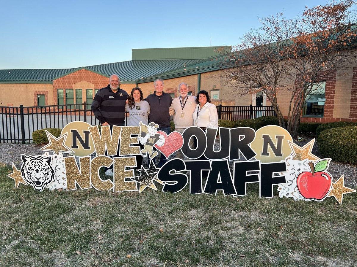 MarkLabarr's tweet image. Noblesville Schools Education Foundation board members treated Noble Crossing Elementary School teachers and staff to coffee and donuts sponsored by Duke Energy. Thanks for your commitment to supporting students and the community!