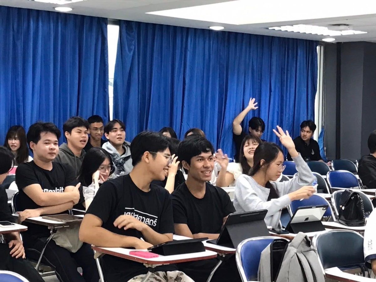 ⚡️กิจกรรมบรรยายพิเศษใน ⚡️
รายวิชา EC101 การคิดแบบนักเศรษฐศาสตร์ 

หัวข้อเรื่อง “แนวคิดเศรษฐศาสตร์
กับเส้นทางในตลาดทุน”

🙏คณะเศรษฐศาสตร์ ขอขอบคุณวิทยากร 

✅ดร.พรพงศ์ ศักดาพัฒน์ 
ผู้ช่วยผู้อำนวยการ ฝ่ายนโยบายธุรกิจจัดการลงทุน 
สำนักงานคณะกรรมการกำกับหลักทรัพย์ และตลาดหลักทรัพย์