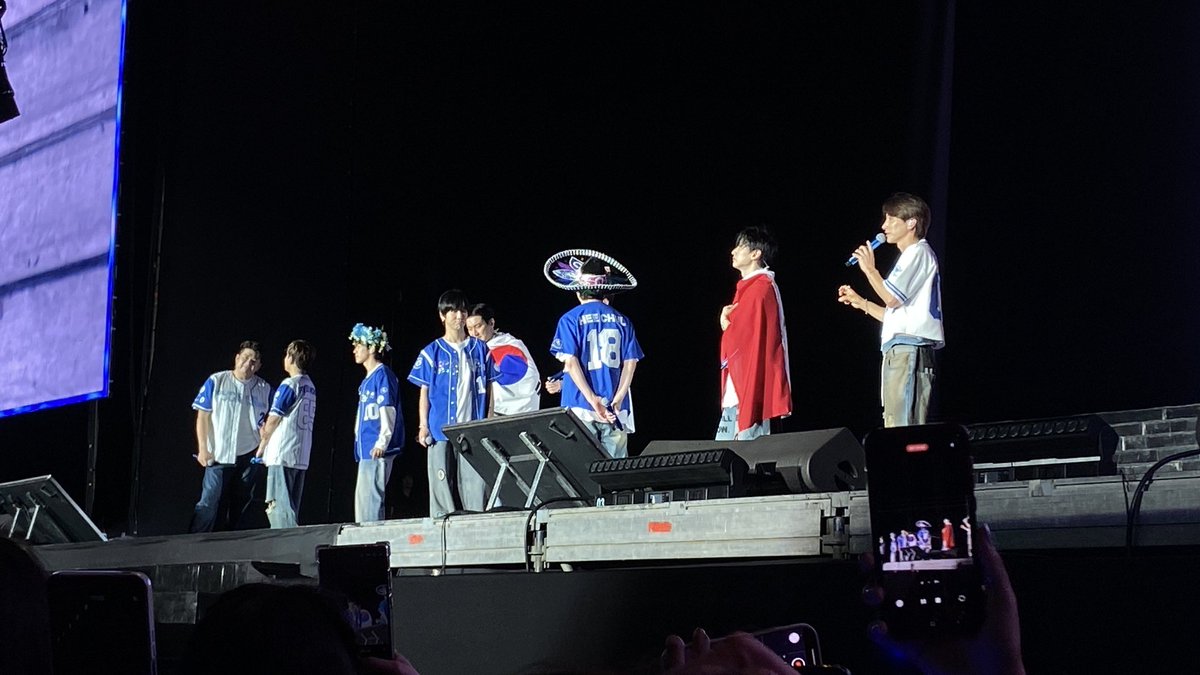docamsoo's tweet photo. Felices y prósperos 20 años de trayectoria a Super Junior, gracias por regalarme tantas alegrías y por pintar mi vida de azul zafiro. Se vienen muchos años más llenos de alegría y amor 💙

#슈퍼주니어 #SUPERJUNIOR @SJofficial #SUPERJUNIOR_20th_Anniversary https://t.co/QwoPdO2rhh
