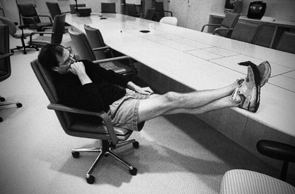 As I am starting to onboard more creatives to Polymarket I am beginning to realize that I don’t want someone who claims to be the “best at everything”

It’s impossible to be the best at everything.

You can’t be the best motion designer, editor, sound designer, &amp; animator.

What