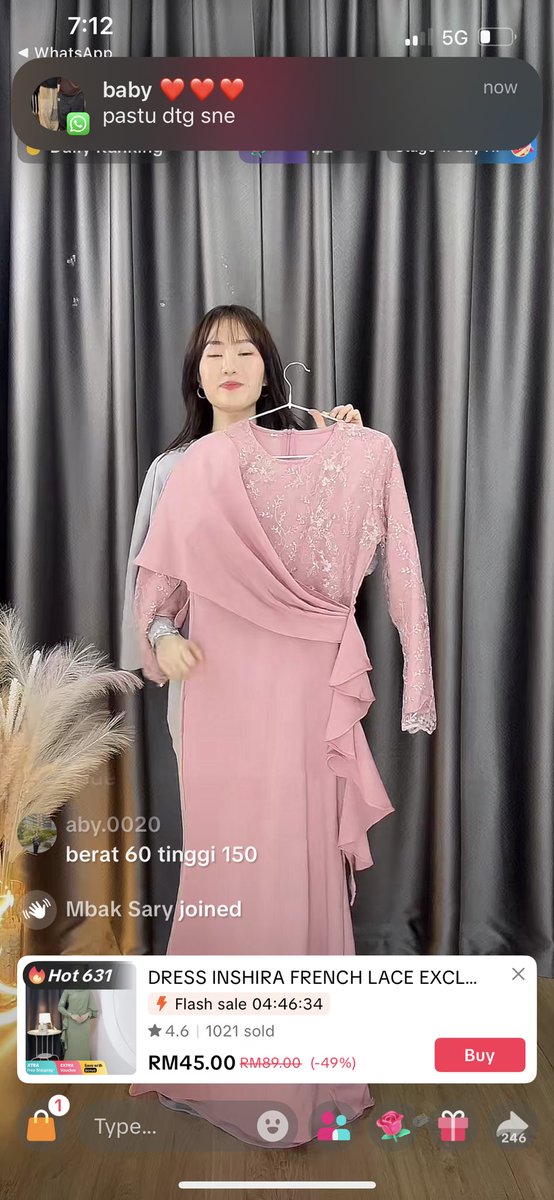 heewyd's tweet image. hi girls! i nak prelove some of my baju raya all only worn once and pink tu i tak pernah pakai lagi 🥰

• ivy luxe ash blue rm70 size L 
•elise luxe black rm70 size L
•pink rm 40 size M

tolong i clearkan please ! 💕