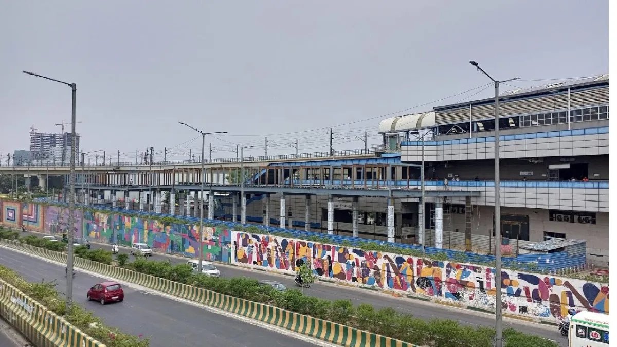 Noida Sector 51-52 skywalk

Engineers, authority babus, design consultants involved in must be awarded  for innovation

• October deadline also missed, overall 8th deadline
• Now authorities talk about  a "beam" blocking connectivity at sector 51 side 😢. To take more time