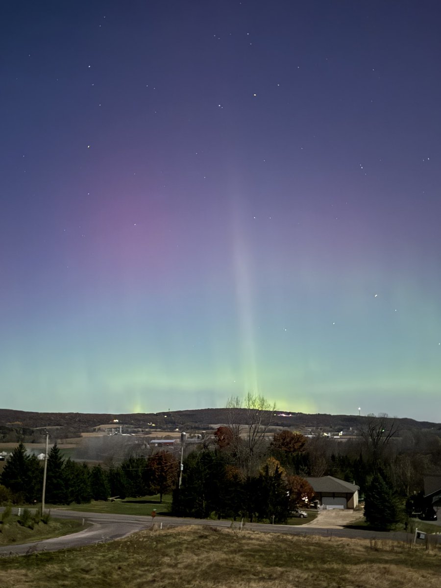 Beautiful aurora tonight in Wisconsin despite the full moon! 💜💚❤️ #aurora #nightsky #Auroraborealis