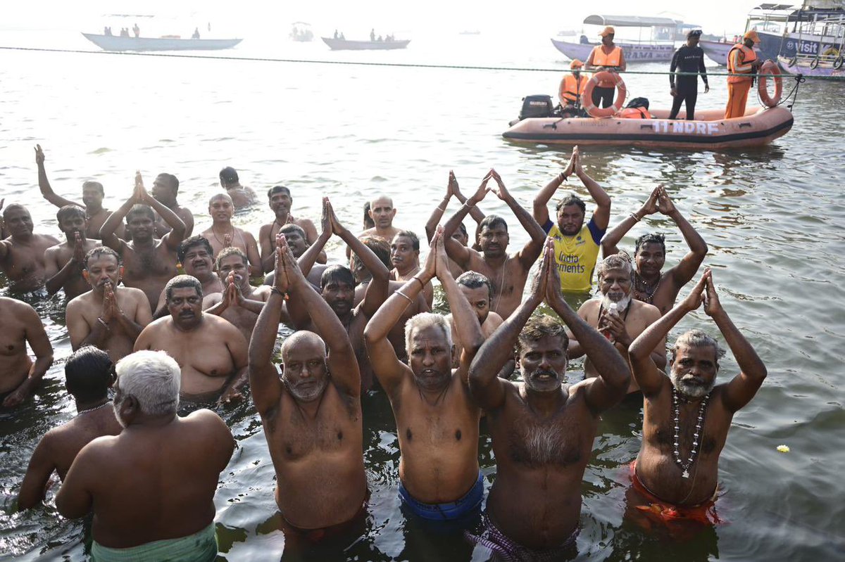 dpradhanbjp's tweet image. Celebrating the eternal bond  between Tamil Nadu and Kashi – “Unity in Diversity.”

The sacred confluence of culture, tradition, and knowledge returns once again!

The Kashi Tamil Sangamam 2025 (KTS 4.0) — envisioned by Hon’ble PM Shri @narendramodi ji — celebrates the timeless…