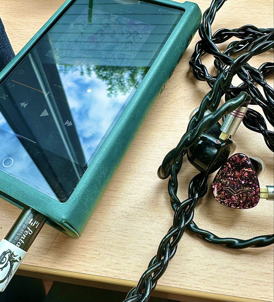 melon_foo's tweet image. 昼おでわず
結局Alsa用にWedjateyeをゲットしたんだけど、音良すぎて無敵になった