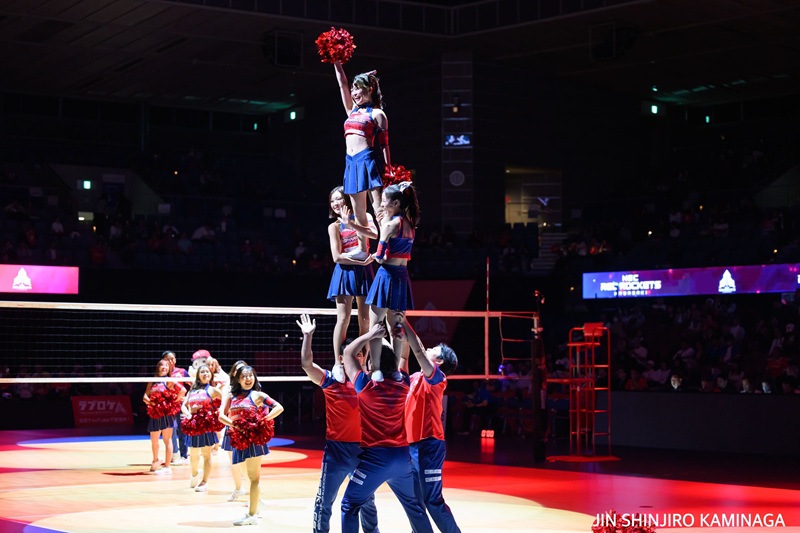 ／
KAWASAKI LIGHT UP STAGE
Supported by GCH
2025-26シーズン 第一弾決定📢
＼

同じ川崎をホームタウンとする女子バレーボールチーム NECレッドロケッツ川崎の専属チアチーム「SPARKLES(<a href="/NEC_SPARKLES/">NECロケッツチアリーダー🚀SPARKLES</a>)」が12/26(金)佐賀戦オープニングショーに出演🕺✨
kawasaki-bravethunders.com/news/detail/id…

#andONE