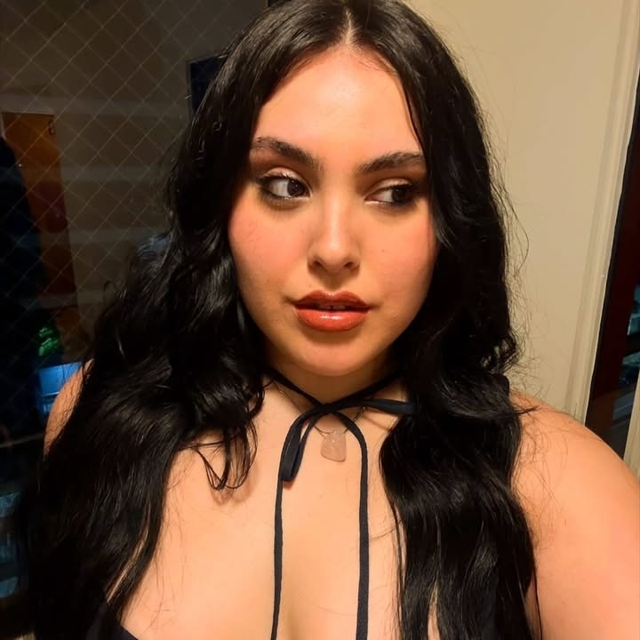 ella paga directamente con la face card no puede ser