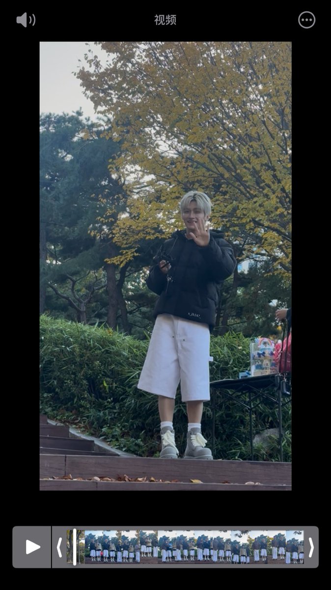 영상정리하다 나한테 인사해준 지훈이 보고 기절 . .
지훈이 보고싶당 😖