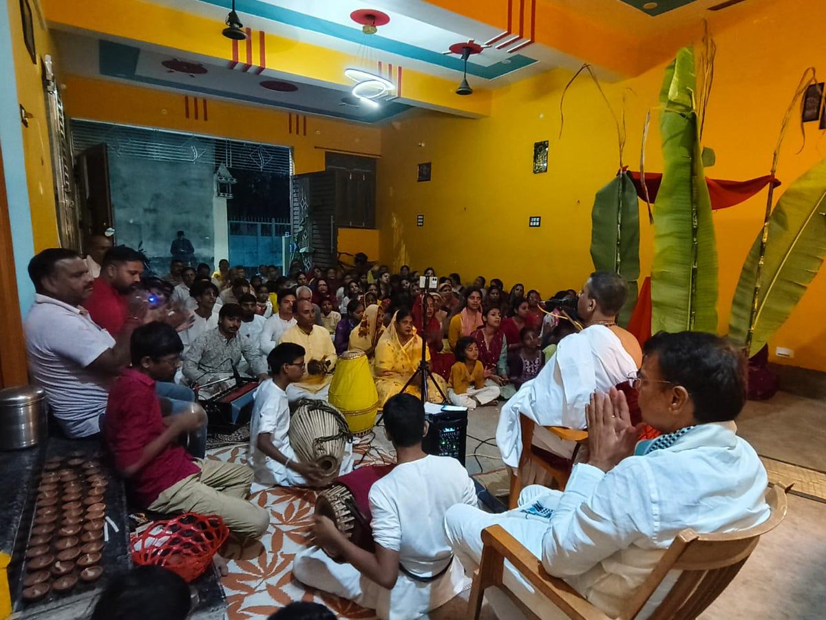 santoshojha's tweet photo. श्री श्री राधा मदन मोहन मंदिर, इस्कॉन मुसाफिरगंज, बक्सर में टेंपल प्रेसिडेंट श्रीमान मनोहर दास प्रभु जी के सान्निध्य में दर्शन–पूजन एवं आध्यात्मिक आशीर्वाद प्राप्त करने का सौभाग्य मिला।
#biharelection2025 #BJP4Bihar
#buxar
#radhekrishna #iscontemple
@BJP4Bihar @BJP4Delhi @BJP4India
@narendramodi @JPNadda @AmitShah