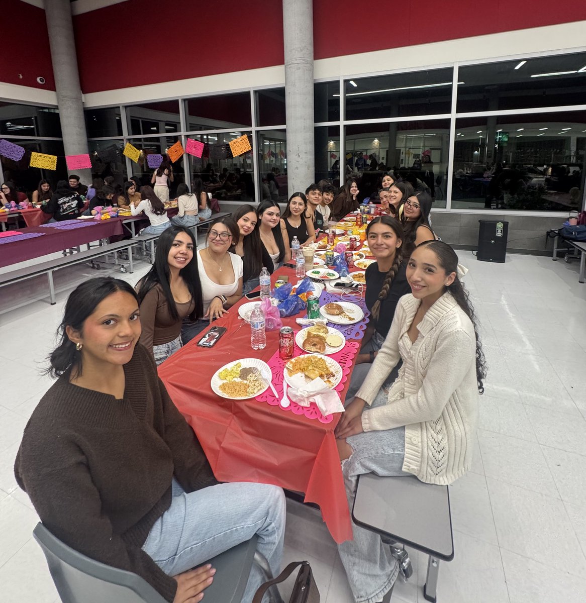 GutierrezF_'s tweet image. EHS Dual Language students celebrating culture and connection with a Día de los Muertos convivio 🤎🌼🪴

#TrooperNation
#DualLanguage 

@RobRobledoEHS | @YsletaISD | @EastwoodHQ