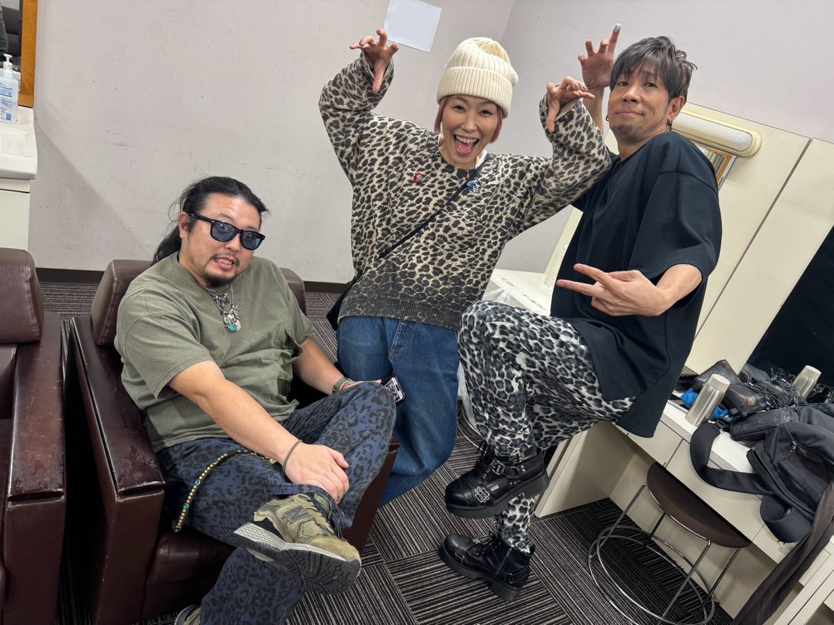 pistachico's tweet photo. #KIINAsLAND 仙台公演！！

男気溢れる漁師歌のあとの茶目っ気たっぷりのMC（ギャップ萌え🤣）やら感動させたり笑わせたり泣かせたり踊らせたり。
感情が忙しかったw

お次は愛知公演！！

（写真2枚目はヒョウ柄ブラザーズ）

#氷川きよし
#KIINA https://t.co/RjKo7Wqr6r
