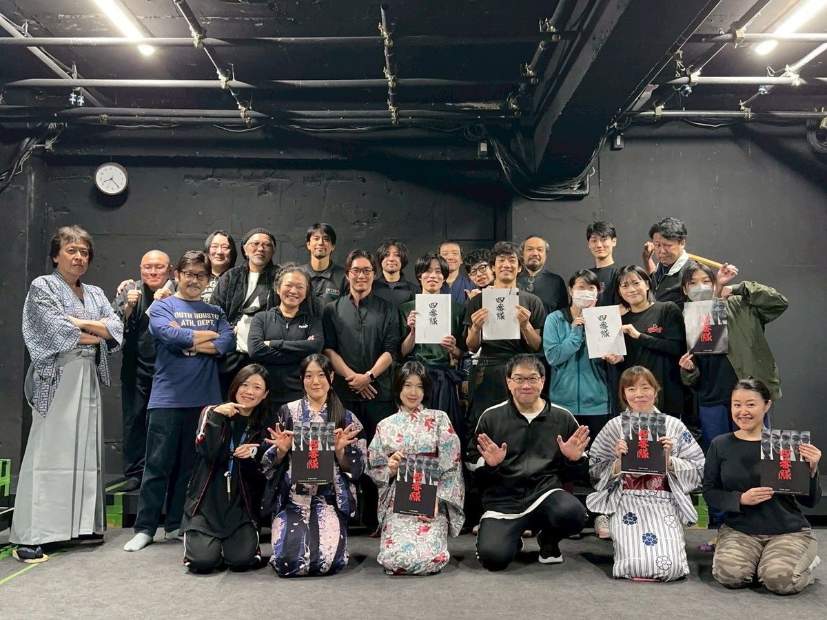 「グワィニャオン11月公演 「四番隊」 チケット発売中です 是非のお運びを ■お座」|山口勝平@「勝平大百科 50キャラで見る僕の声優史」発売中です❗️のイラスト