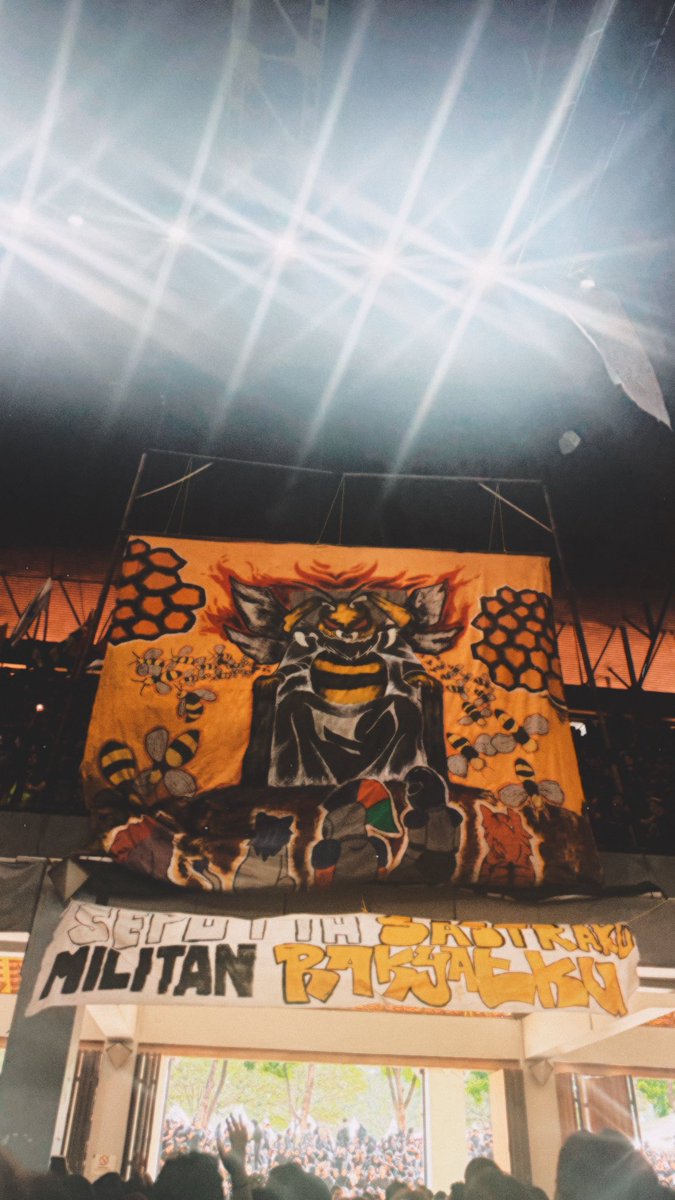 azkaunicorn's tweet photo. karya seniman sastra 2023, 2024, dan 2025🤪🤪 #SelamanyaSastra 🍻 https://t.co/gs1eHDq9gy