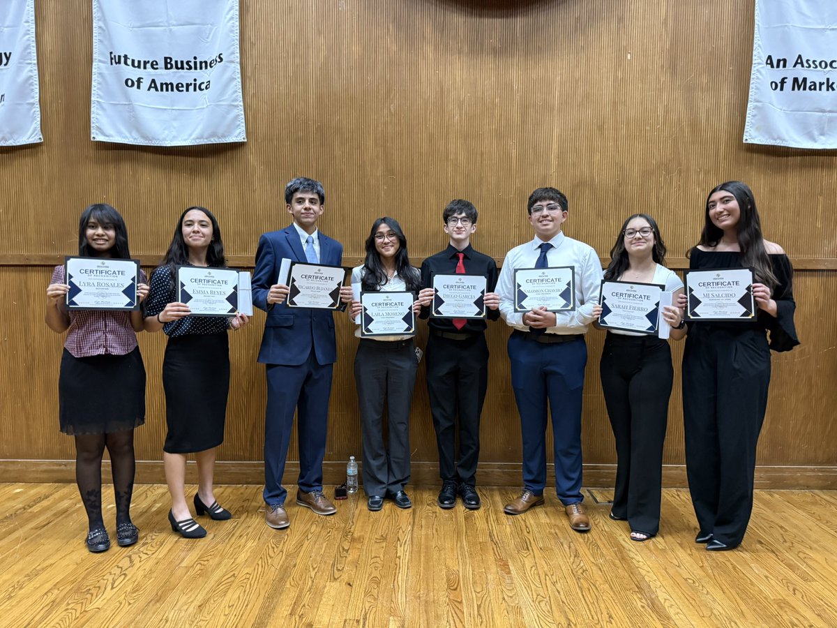 Big night for our new CTSO officers! Congrats! Big thank you to our Knights for leading an awesome ceremony! ⚔️ 🏰 
#LeadTheCharge
<a href="/JMHanksHigh/">J.M. Hanks High School</a> <a href="/HanksGutierrez/">Danny Gutierrez</a> <a href="/HHSCarrasco/">Christian I. Carrasco, M. Ed.</a> <a href="/DBumpas/">David Bumpas</a> <a href="/fabyarras/">Fabiola Ruiz-Arras</a>