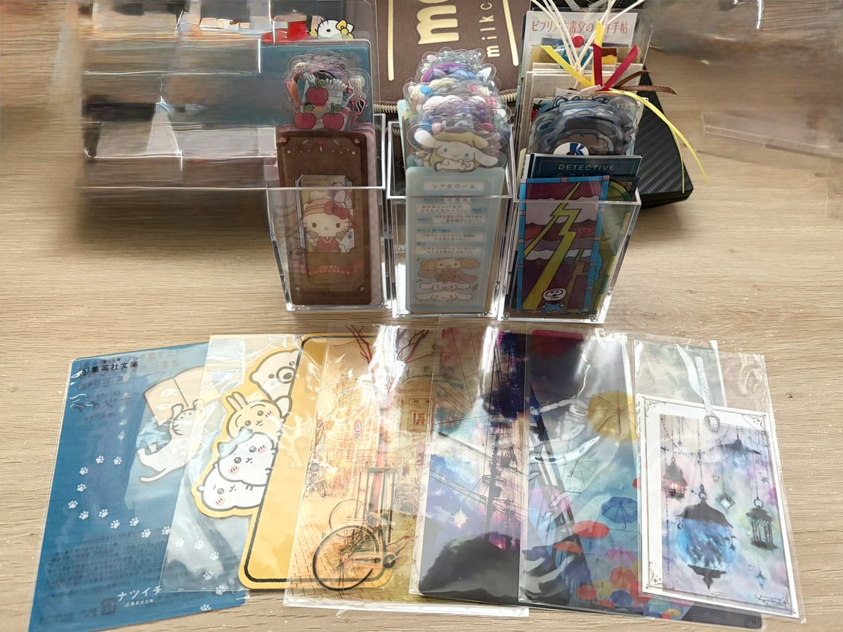 Alice_bookshelf's tweet image. myしおりコレクション🔖⋰
透明ケース左と真ん中は全部サンリオ✨
右の中身と大きめブックマークの詳細をご紹介☺️

#読書好きな人と繋がりたい