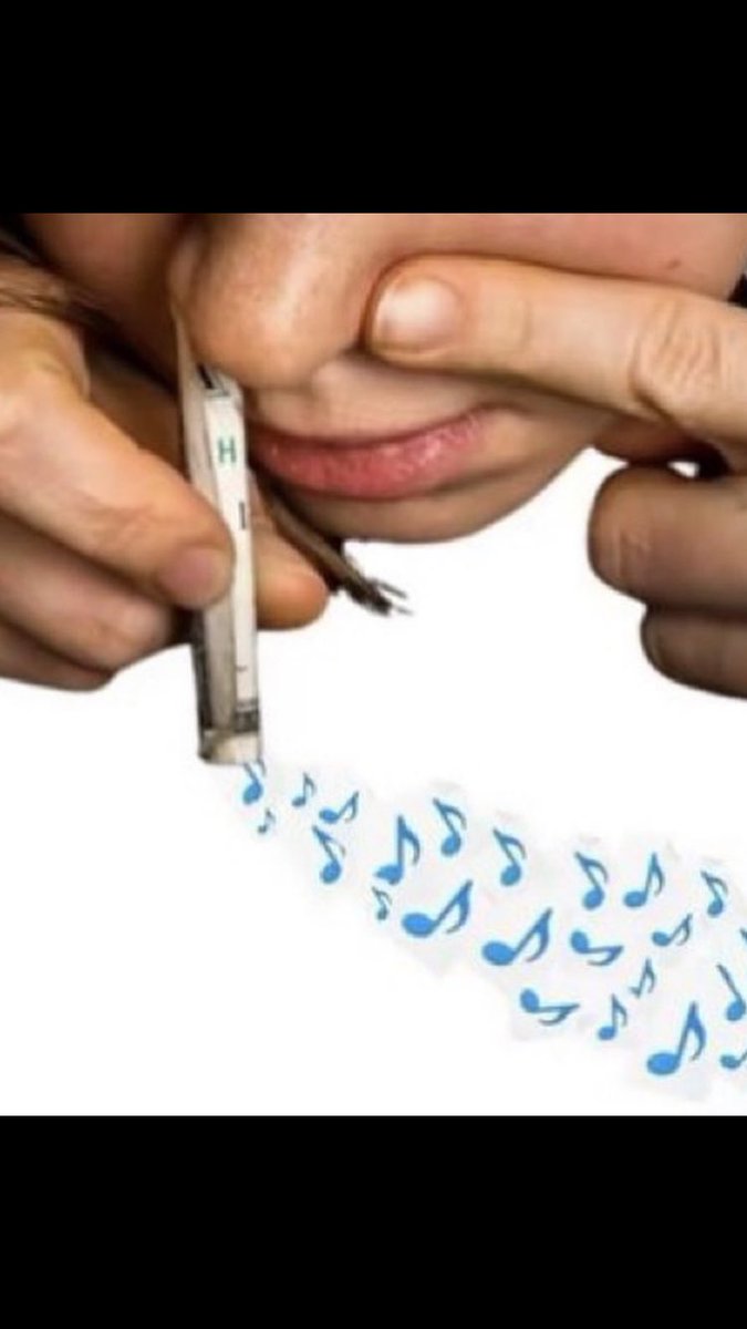 insecuritypl's tweet image. Música é minha droga.