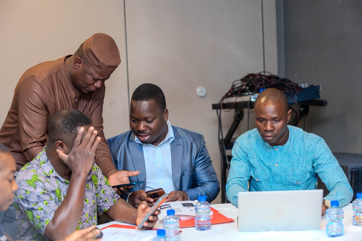 UN_Togo's tweet image. Le ministère @MJDH_TG avec @ONU_Droits_BRAO équipe la #CIRR des outils et approches aux standards internationaux afin de pouvoir efficacement collecter les données et préparer  le rapport à mi-parcours du 3e cycle de l’Examen périodique universel sur les #droitshumains. 

#ODD16