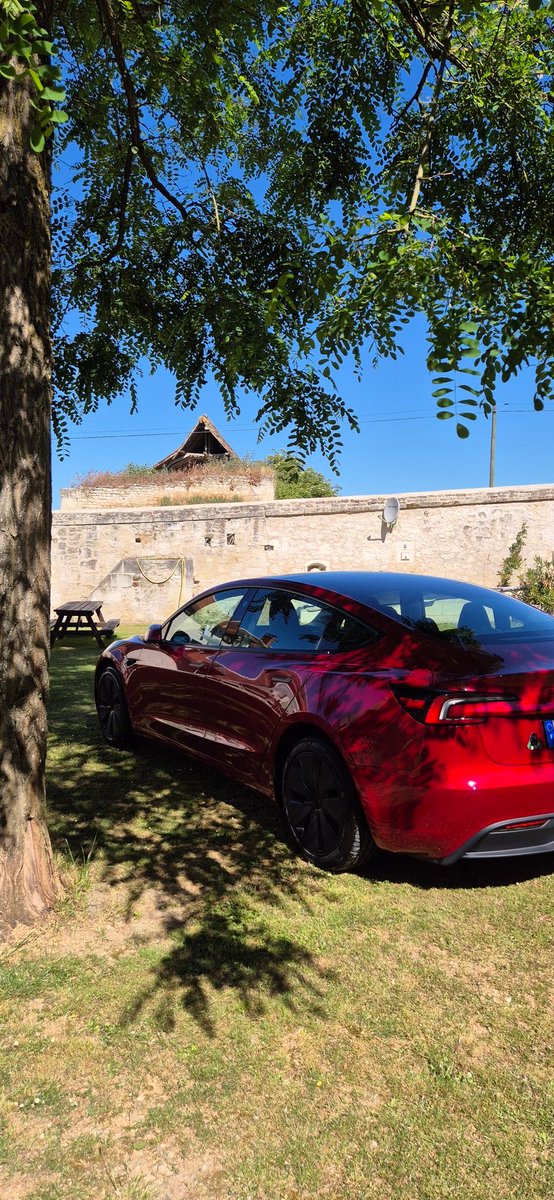 JWDubal's tweet photo. @Auto_Propre C'est une américaine rouge avec son petit caractère  alors c'est Christine, pour ceux qui ont la réf' 😁 https://t.co/YvNnqVafFC