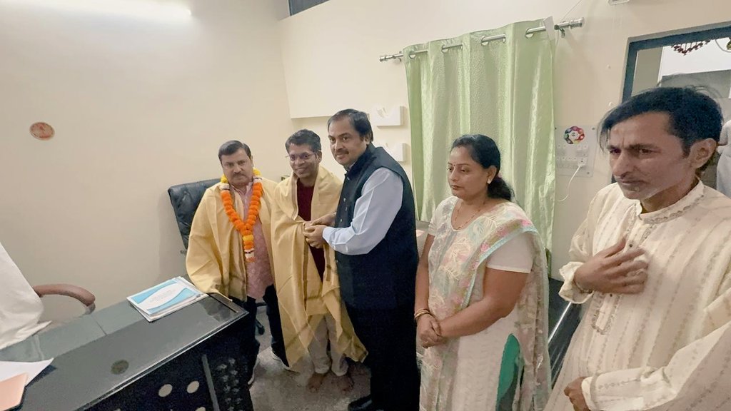 Idealpatra's tweet image. नई दिल्ली:आइडियल पत्रकार संगठन की राष्ट्रीय कार्यकारिणी बैठक में राष्ट्रीय अध्यक्ष अजय कुमार मिश्रा जी के दूरदर्शी नेतृत्व में पत्रकारों के अधिकार, कल्याण और विकास हेतु ठोस निर्णय लिए गए।
आपका मार्गदर्शन पत्रकारिता जगत के लिए प्रेरणास्रोत है।  #PressFreedom #MediaDevelopment