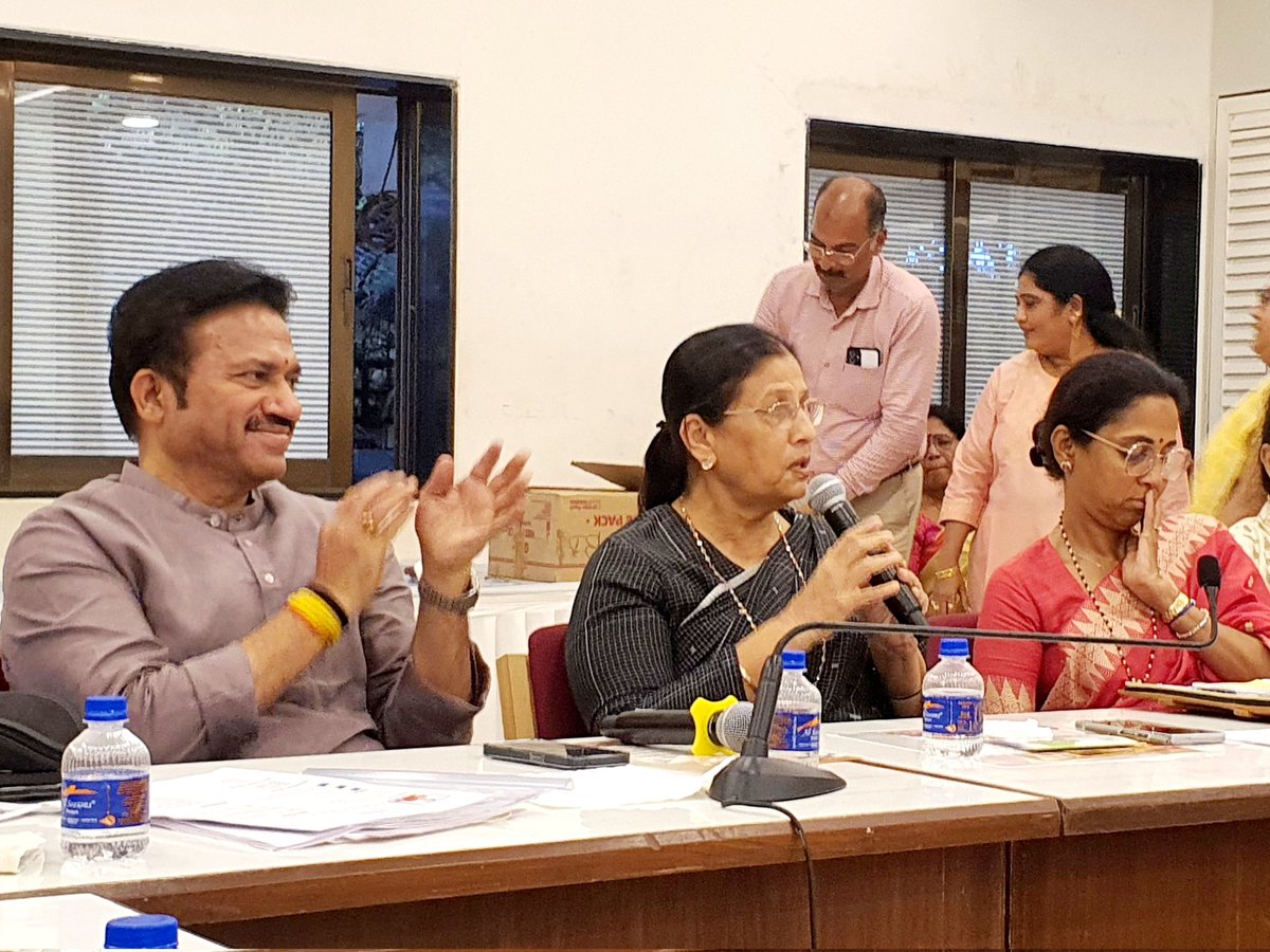 NCP_NMCspeaks's tweet photo. स्थानिक स्वराज्य संस्थांच्या आगामी निवडणुकांमध्ये ५०% महिला उमेदवारांचा स्वतंत्र आढावा घेण्यात आला, ही इतिहासातील पहिलीच वेळ!
4 नोव्हेंबर.
#NCPSP #NMCSP
महिलांना ५०% राजकीय प्रतिनिधित्व देण्याचा दूरदृष्टीचा निर्णय घेऊन सक्षमीकरणाचा भक्कम पाया घालणाऱ्या आदरणीय शरदचंद्रजी पवार साहेबांचे हे दूरगामी नेतृत्व सातत्याने प्रत्यक्षात फलित होताना दिसते.
मुंबईत ‘यशवंतराव चव्हाण सेंटर’ येथे ‘राष्ट्रवादी महिला काँग्रेस पार्टी शरदचंद्र पवार’ पक्षाच्या ‘महाराष्ट्र प्रदेश’ कार्यकारिणीची आढावा बैठक पार पडली. विविध टप्प्यांमध्ये नियोजित ह्या बैठकांमध्ये पक्षाच्या राष्ट्रीय कार्याध्यक्ष, महासंसदरत्न खासदार सन्मा. सुप्रियाताई सुळे जी, ‘राष्ट्रवादी काँग्रेस पार्टी शरदचंद्र पवार’ पक्षाचे महाराष्ट्र प्रदेशाध्यक्ष व आमदार माननीय श्री. शशिकांत शिंदे साहेब , ‘राष्ट्रवादी महिला काँग्रेस पार्टी शरदचंद्र पवार’ पक्षाच्या राष्ट्रीय अध्यक्ष महिला व राज्यसभा खासदार आदरणीय डॉ. फौझिया खान मेडम, ‘राष्ट्रवादी महिला काँग्रेस पार्टी शरदचंद्र पवार’ पक्षाच्या महाराष्ट्र प्रदेशाध्यक्ष मा. अॅड. रोहिणीताई खडसे-खेवलकर ह्यांनी संघटनात्मक बांधणी व आगामी स्थानिक स्वराज्य संस्थांच्या निवडणुकांच्या दृष्टीने महिला पदाधिकाऱ्यांकडून आढावा घेतला.
ह्या साखळी बैठकांना पक्षाच्या पुणे ग्रामीण व शहर, सांगली ग्रामीण व शहर, सातारा, सोलापूर ग्रामीण व शहर, नागपूर ग्रामीण व शहर, चंद्रपूर ग्रामीण व शहर, भंडारा जिल्हा, गोंदिया जिल्हा, गडचिरोली जिल्हा, अहिल्यानगर ग्रामीण व शहर, नाशिक ग्रामीण व शहर, नांदेड ग्रामीण व शहर, हिंगोली ग्रामीण, ठाणे ग्रामीण व शहर तसंच पिंपरी चिंचवड, मालेगाव, नवी मुंबई, कल्याण डोंबिवली, अंबरनाथ, बदलापूर, भिवंडी ह्या भागांतील ‘राष्ट्रवादी महिला काँग्रेस पार्टी शरदचंद्र पवार’ पक्षाच्या महिला पदाधिकारी आवर्जून उपस्थित होत्या.
@Vidyaspeaks @dr_suraina
#SharadPawar #PawarSaheb
#PawarForWomen #PawarVision
#NCPSPForWomen #50PercentReservation
#PoliticalEquality #LocalBodyElections #स्थानिक_स्वराज्य #LocalGovernance #MaharashtraPolitics #GrassrootsLeadership #NariShakt #WomenPower #BreakingBarriers
#HerVoiceMatters #EqualityForAll
@PawarSpeaks @DrFauziaKhanNCP
@shindespeaks @RRPSpeaks