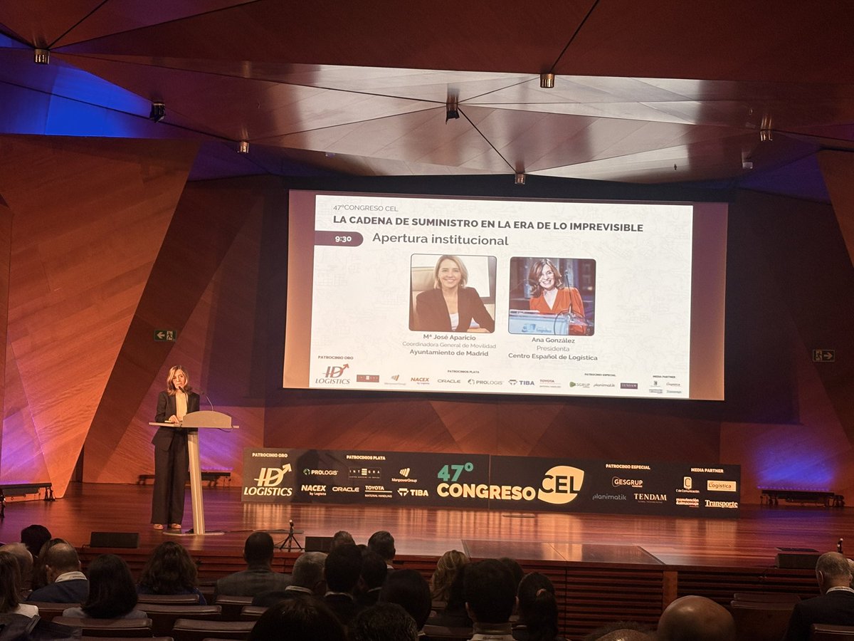 iglesias_log's tweet photo. Hoy es un día grande en logística #47congressoCEL, vamos a aprender sobre La Cadena de Suministro en la era de lo imprevisible. #LocsESIC presente con sus alumnos https://t.co/HrOaLQqjaD