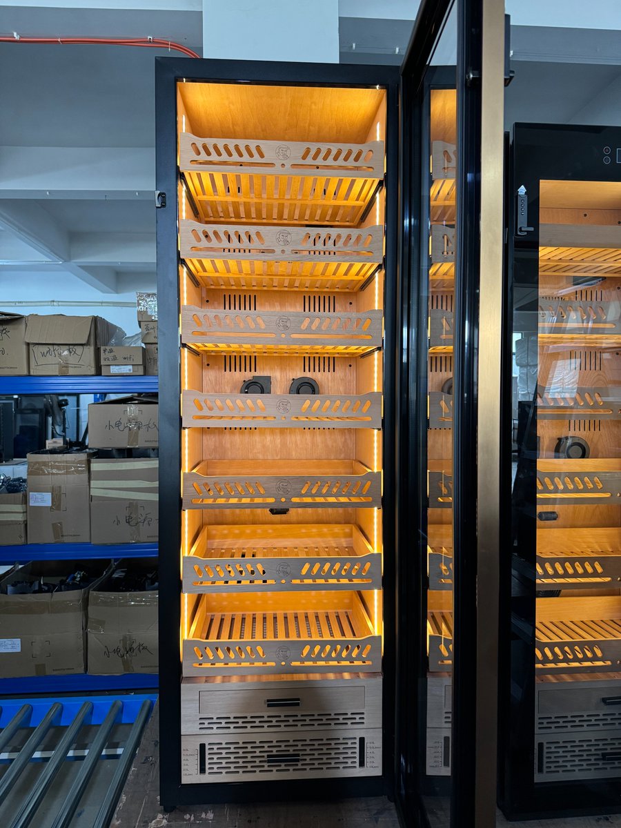 Yohtron's tweet image. Yohtron Cigar Humidor, YC-448 Premium Rose Gold Model. With Ammonia Removal System.

#yohtron #humidor #yohtronhumidor #electrichumidor #luxuryhumidor #cigarbar #cigarlifestyle #compressorhumidor #cigarlounge