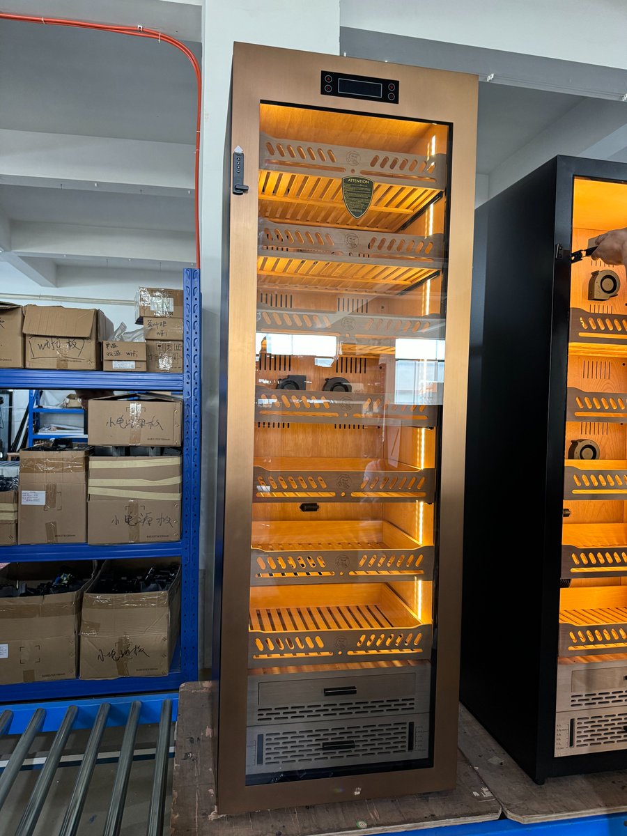 Yohtron's tweet image. Yohtron Cigar Humidor, YC-448 Premium Rose Gold Model. With Ammonia Removal System.

#yohtron #humidor #yohtronhumidor #electrichumidor #luxuryhumidor #cigarbar #cigarlifestyle #compressorhumidor #cigarlounge