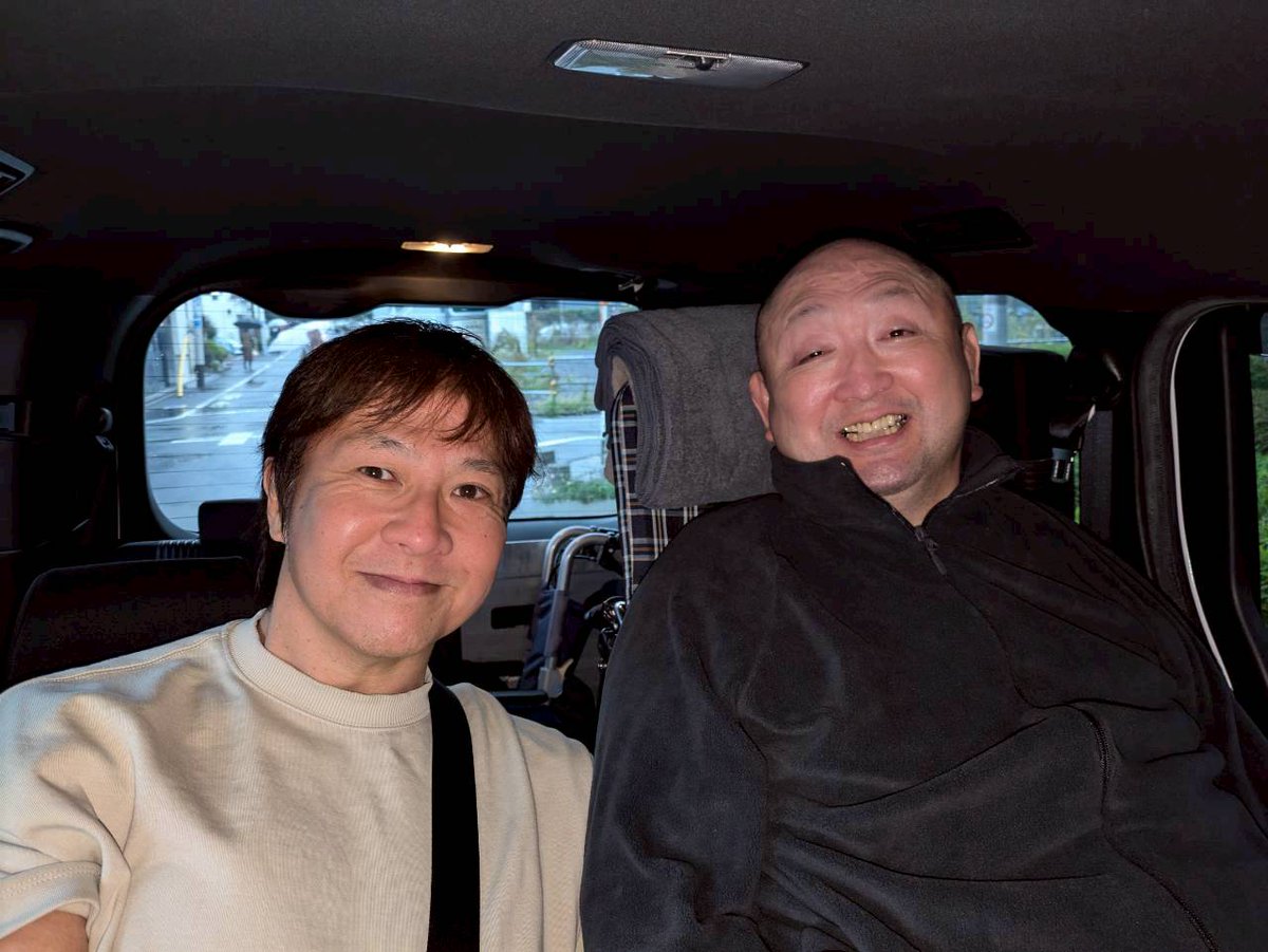 otani_shinjiro's tweet photo. 久しぶりに小島さんにお会いさせていただいた

プロレス界で僕の一年先輩の小島さん

上下関係の厳しい時代に、後輩の僕に対し友達のように接して下さった

会った人を元気で笑顔にさせる力は今も何ら変わりはない

リング上でも何度も闘ってきた

そして小島さんとの闘いはいつも完全燃焼できた

また闘うでも組むでも、どんな形でもいい

小島さんと同じリングに立ちたい！

心からそう思った

よし！何度だって立ち上がろう！
 #pwzero1 #栃木プロレス  #GanPro #ホットジャパン #何度でも立ち上がれ #プロレスの教科書
