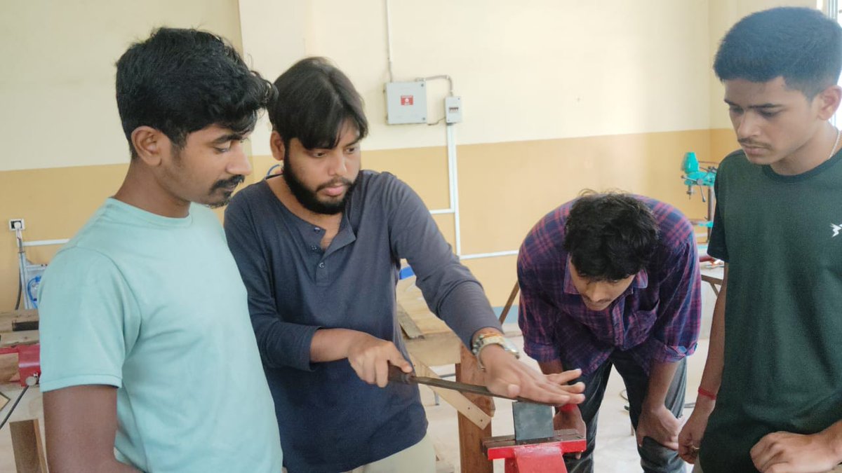 ItiKarimpur's tweet image. #Fitter ট্রেডের প্র্যাকটিক্যাল ক্লাসে কর্মমুখী শিক্ষা!
করিমপুর-১ গভর্নমেন্ট আই.টি.আই-তে  #Fitter ট্রেডের ছাত্রছাত্রীরা আজ অংশ নিল দক্ষতা বৃদ্ধি ও হাতে-কলমে প্রশিক্ষণের প্র্যাকটিক্যাল সেশনে। 
#ITI #SkillIndia  #Karimpur1GovtITI #FitterTrade #k1giti #করিমপুর #Karimpur @highlight