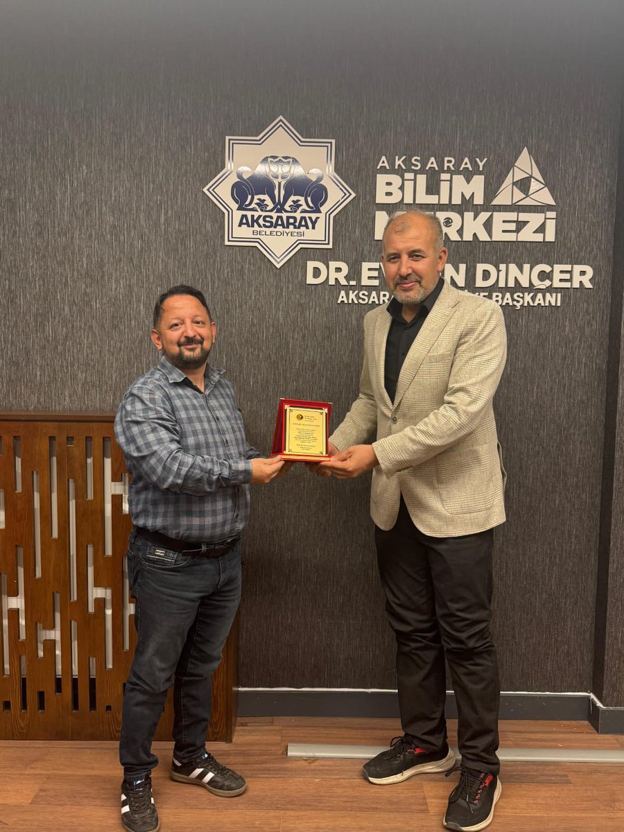 Aksaray Birlik Vakfı Şubesi’nde gerçekleştirilen 50. Buluşmada, Aksaray Üniversitesi İslami İlimler Fakültesi'nden Doç. Hüseyin Kahraman hocamız ile "İslam Düşüncesinde İnsan Özgürlüğünün Tarihi Serüveni"ni konuştuk. Hocamıza ve katılımcılara teşekkür ederiz...