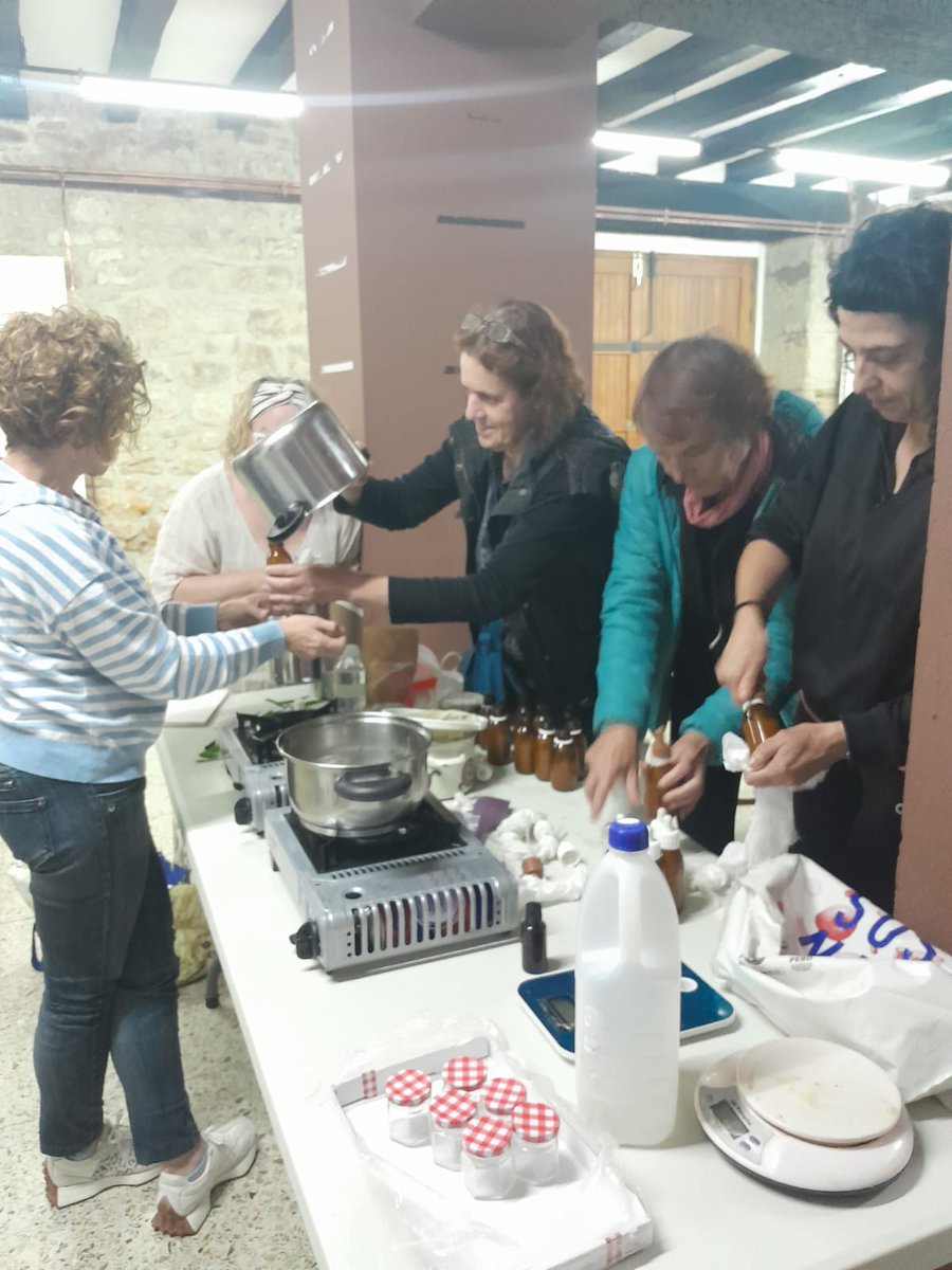 EMAI - EMAKUMEEN AHALDUNTZERAKO GUNEA🪷🌻
Eskerrik asko udazkeneko tailerretan parte hartu duzuen guztiei. Datorren urtera arte! 
EMAI - ESPACIO PARA EL EMPODERAMIENTO DE MUJERES 💮🪻
Muchas gracias a todas las participantes de los cursos de este otoño. ¡Hasta el año que viene!